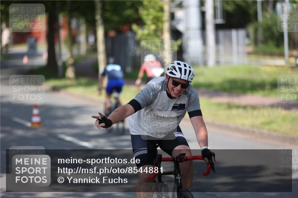 10.08.2025 - GEWOBA Citytriathlon Bremen Yannick Fuchs http://msf.ph/oto/8544881 10.08.2025 11:01:28 Radfahren 37, 87, 410, 440 meine-sportfotos.de