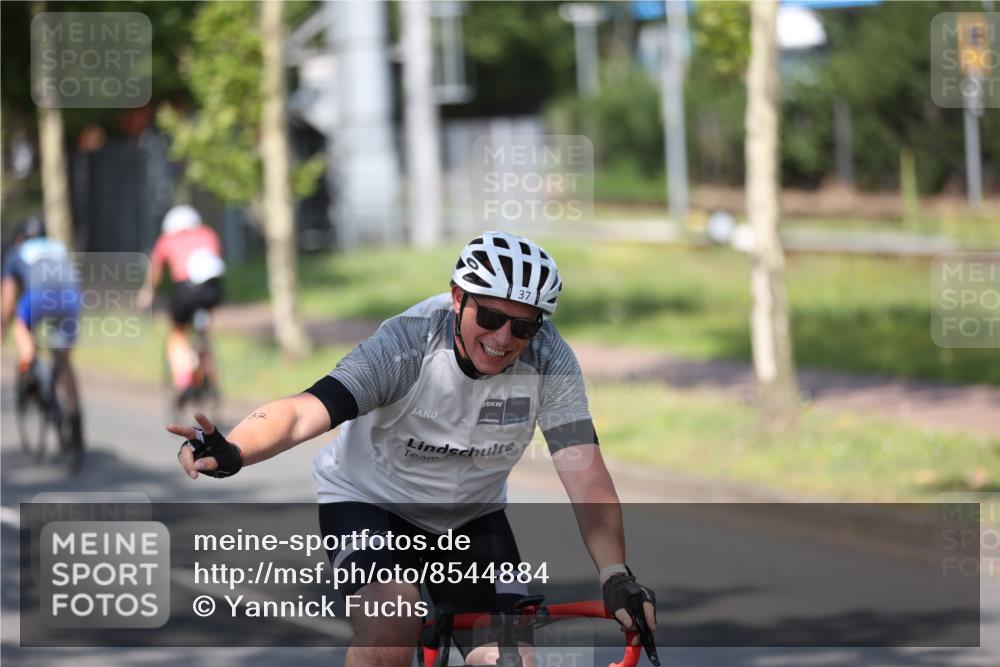 10.08.2025 - GEWOBA Citytriathlon Bremen Yannick Fuchs http://msf.ph/oto/8544884 10.08.2025 11:01:28 Radfahren 37, 87, 410, 440 meine-sportfotos.de