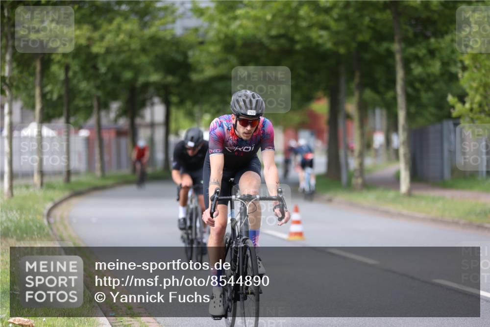 10.08.2025 - GEWOBA Citytriathlon Bremen Yannick Fuchs http://msf.ph/oto/8544890 10.08.2025 12:56:01 Radfahren 662, 765, 779, 784, 883, 890, 896, 1024, 1025 meine-sportfotos.de