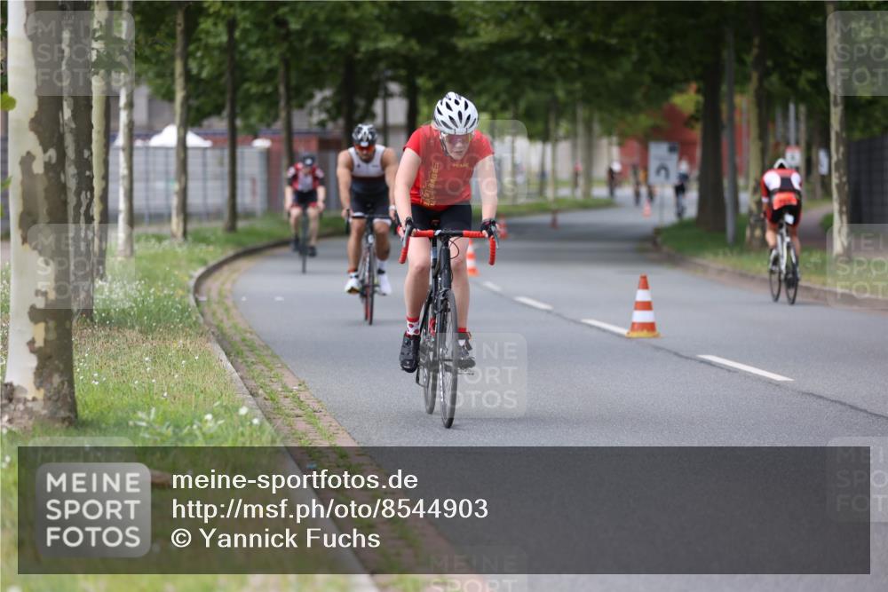 10.08.2025 - GEWOBA Citytriathlon Bremen Yannick Fuchs http://msf.ph/oto/8544903 10.08.2025 12:56:07 Radfahren 589, 662, 765, 784, 883, 896, 1024, 1025 meine-sportfotos.de