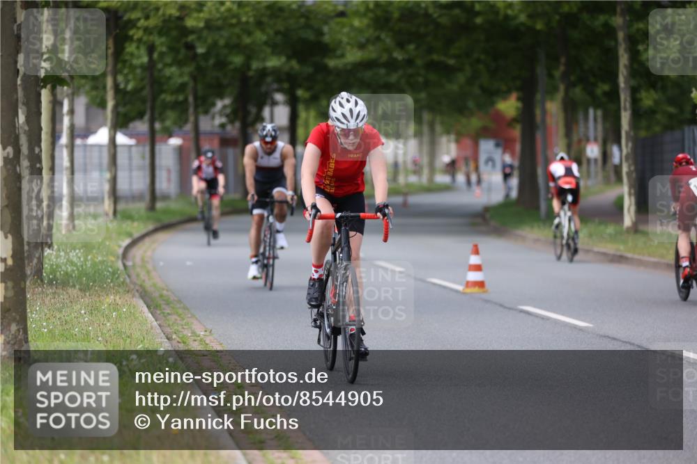 10.08.2025 - GEWOBA Citytriathlon Bremen Yannick Fuchs http://msf.ph/oto/8544905 10.08.2025 12:56:07 Radfahren 589, 662, 765, 784, 883, 896, 1024, 1025 meine-sportfotos.de