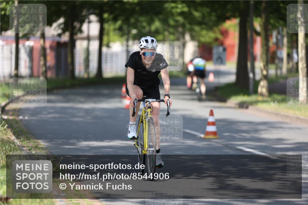 10.08.2025 - GEWOBA Citytriathlon Bremen Yannick Fuchs http://msf.ph/oto/8544906 10.08.2025 11:01:34 Radfahren 37, 87, 199, 410, 440, 481 meine-sportfotos.de