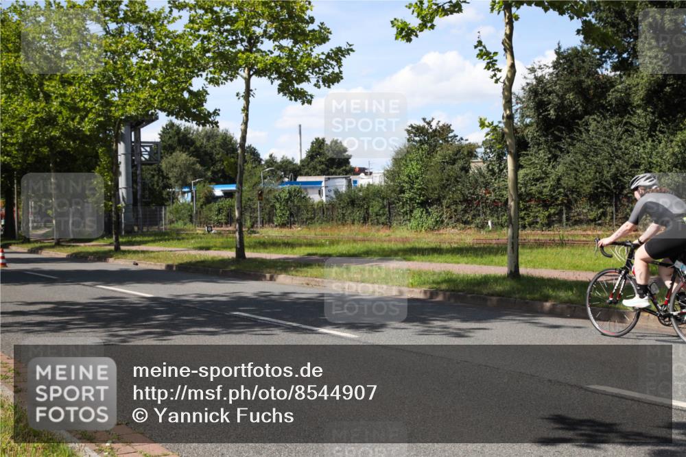 10.08.2025 - GEWOBA Citytriathlon Bremen Yannick Fuchs http://msf.ph/oto/8544907 10.08.2025 14:56:00 Radfahren 149 meine-sportfotos.de
