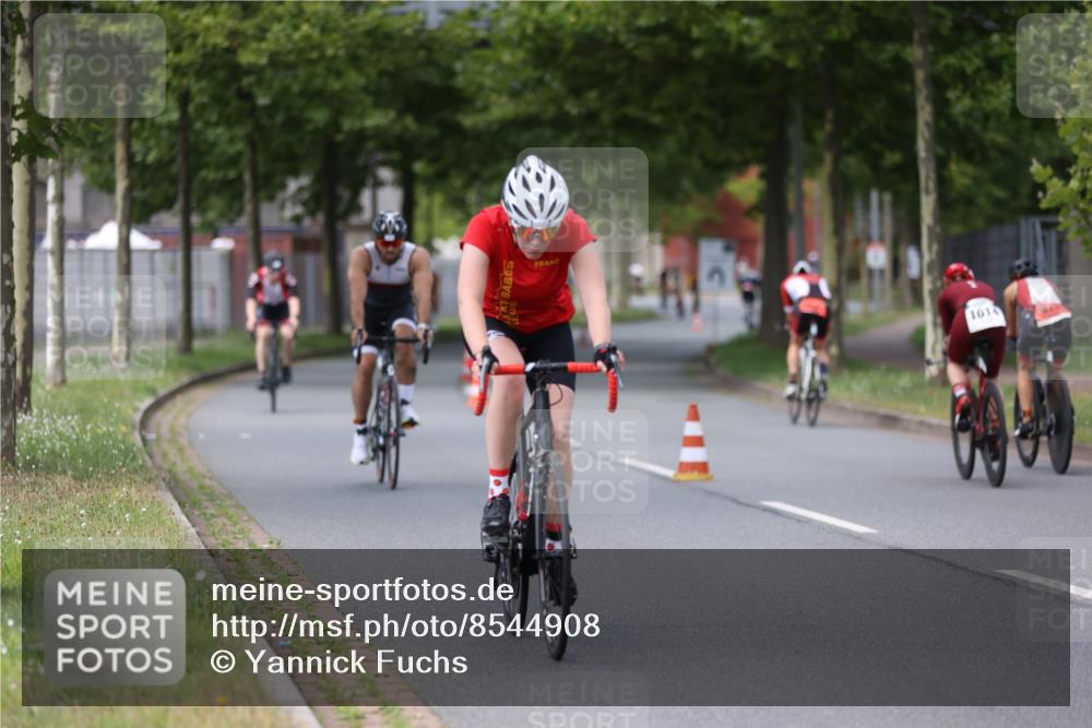 10.08.2025 - GEWOBA Citytriathlon Bremen Yannick Fuchs http://msf.ph/oto/8544908 10.08.2025 12:56:07 Radfahren 589, 662, 765, 784, 883, 896, 1024, 1025 meine-sportfotos.de