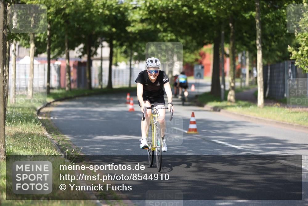 10.08.2025 - GEWOBA Citytriathlon Bremen Yannick Fuchs http://msf.ph/oto/8544910 10.08.2025 11:01:35 Radfahren 37, 87, 199, 440, 481 meine-sportfotos.de