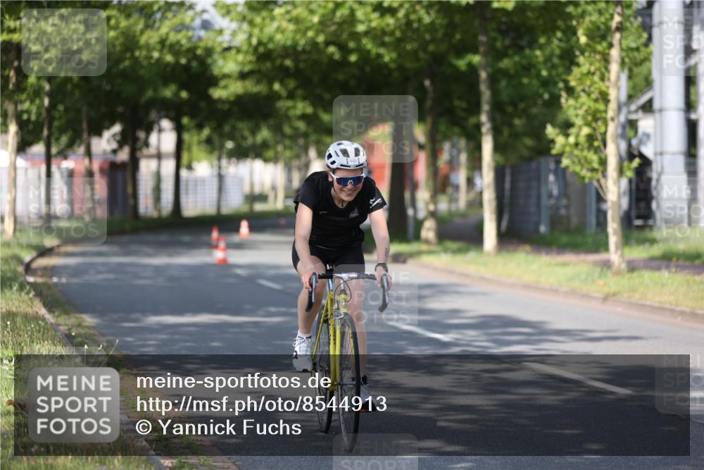 10.08.2025 - GEWOBA Citytriathlon Bremen Yannick Fuchs http://msf.ph/oto/8544913 10.08.2025 11:01:35 Radfahren 37, 87, 199, 440, 481 meine-sportfotos.de