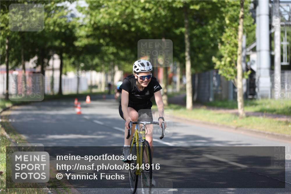 10.08.2025 - GEWOBA Citytriathlon Bremen Yannick Fuchs http://msf.ph/oto/8544916 10.08.2025 11:01:35 Radfahren 37, 87, 199, 440, 481 meine-sportfotos.de