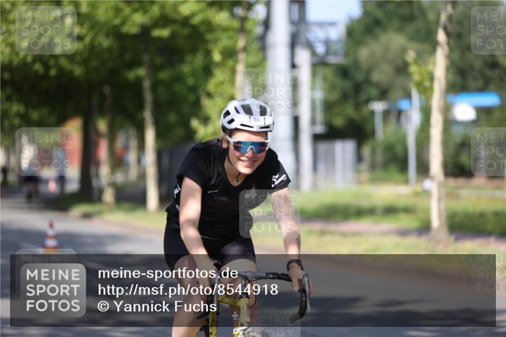 10.08.2025 - GEWOBA Citytriathlon Bremen Yannick Fuchs http://msf.ph/oto/8544918 10.08.2025 11:01:36 Radfahren 37, 87, 199, 440, 481 meine-sportfotos.de