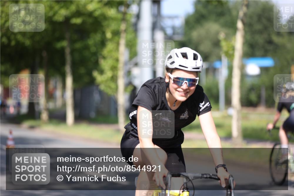 10.08.2025 - GEWOBA Citytriathlon Bremen Yannick Fuchs http://msf.ph/oto/8544921 10.08.2025 11:01:36 Radfahren 37, 87, 199, 440, 481 meine-sportfotos.de