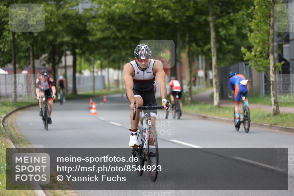 10.08.2025 - GEWOBA Citytriathlon Bremen Yannick Fuchs http://msf.ph/oto/8544923 10.08.2025 12:56:08 Radfahren 589, 662, 764, 765, 784, 883, 896, 1024, 1025 meine-sportfotos.de