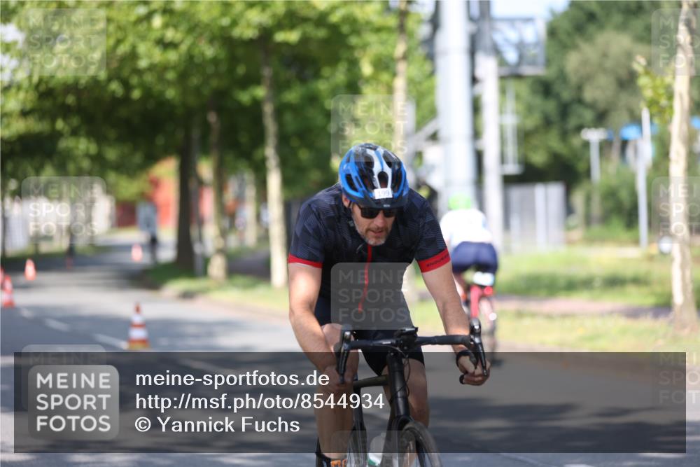 10.08.2025 - GEWOBA Citytriathlon Bremen Yannick Fuchs http://msf.ph/oto/8544934 10.08.2025 11:01:47 Radfahren 89, 199, 481 meine-sportfotos.de