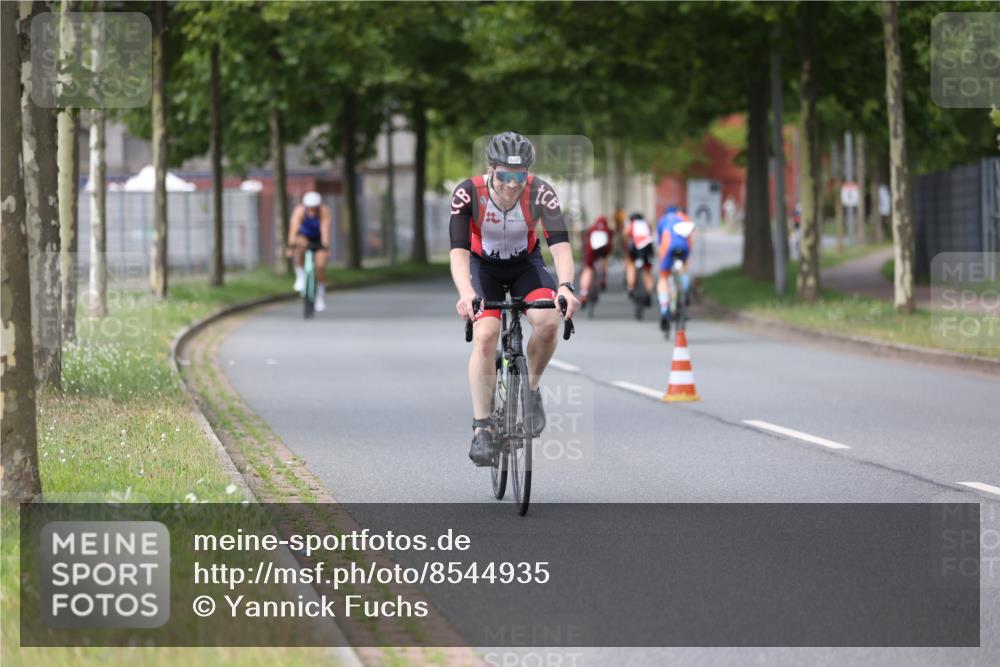 10.08.2025 - GEWOBA Citytriathlon Bremen Yannick Fuchs http://msf.ph/oto/8544935 10.08.2025 12:56:10 Radfahren 589, 662, 764, 765, 784, 883, 1024, 1025 meine-sportfotos.de