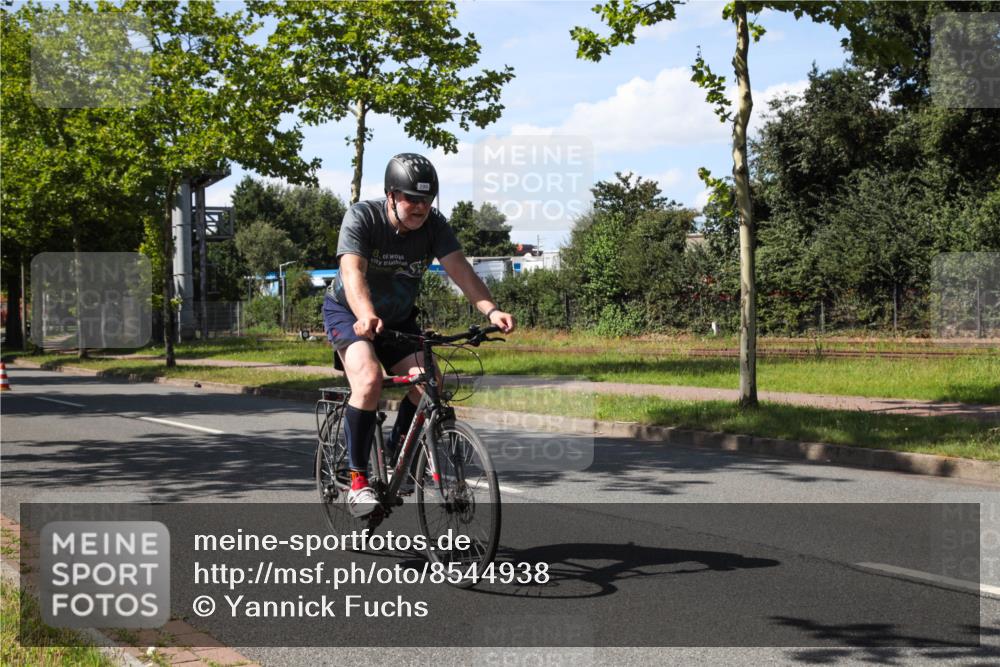 10.08.2025 - GEWOBA Citytriathlon Bremen Yannick Fuchs http://msf.ph/oto/8544938 10.08.2025 14:56:55 Radfahren 299, 388, 392, 414, 435 meine-sportfotos.de