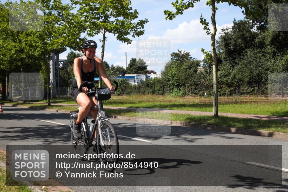 10.08.2025 - GEWOBA Citytriathlon Bremen Yannick Fuchs http://msf.ph/oto/8544940 10.08.2025 14:57:00 Radfahren 299, 388, 414, 435 meine-sportfotos.de