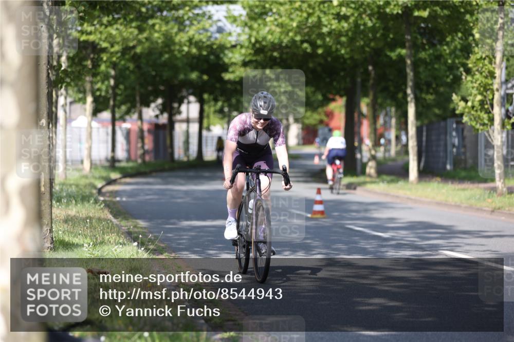 10.08.2025 - GEWOBA Citytriathlon Bremen Yannick Fuchs http://msf.ph/oto/8544943 10.08.2025 11:01:50 Radfahren 89, 199, 481 meine-sportfotos.de