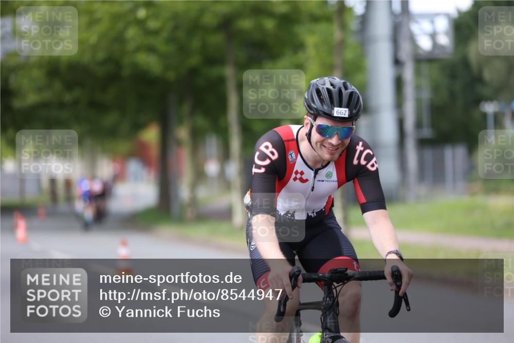 10.08.2025 - GEWOBA Citytriathlon Bremen Yannick Fuchs http://msf.ph/oto/8544947 10.08.2025 12:56:11 Radfahren 589, 662, 764, 765, 784, 844, 1024, 1025 meine-sportfotos.de