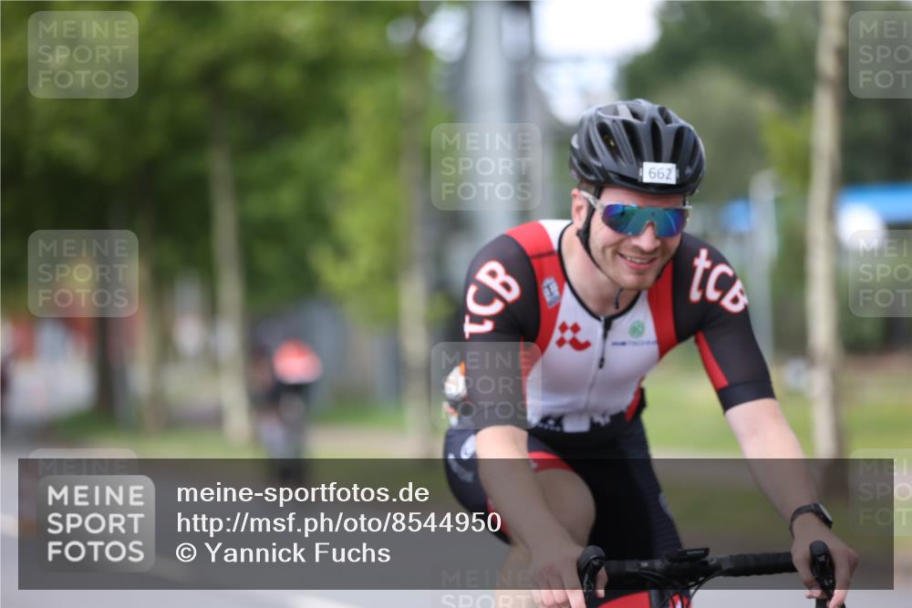 10.08.2025 - GEWOBA Citytriathlon Bremen Yannick Fuchs http://msf.ph/oto/8544950 10.08.2025 12:56:11 Radfahren 589, 662, 764, 765, 784, 844, 1024, 1025 meine-sportfotos.de