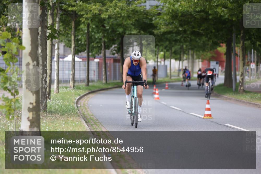 10.08.2025 - GEWOBA Citytriathlon Bremen Yannick Fuchs http://msf.ph/oto/8544956 10.08.2025 12:56:13 Radfahren 589, 662, 764, 765, 784, 844, 1024, 1025 meine-sportfotos.de