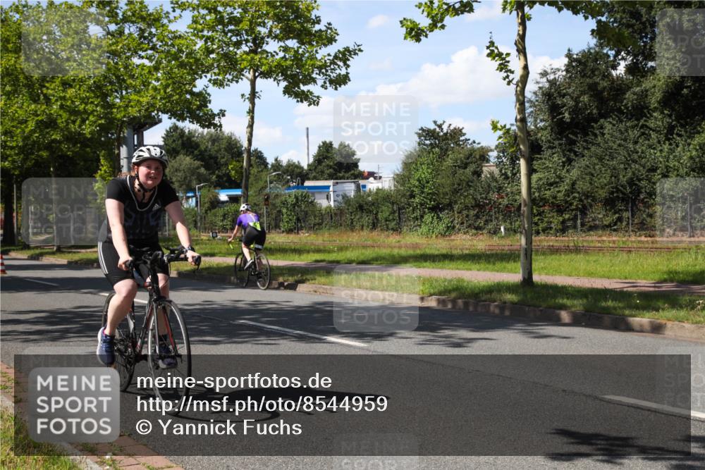 10.08.2025 - GEWOBA Citytriathlon Bremen Yannick Fuchs http://msf.ph/oto/8544959 10.08.2025 14:57:32 Radfahren 340, 398, 413, 420, 437 meine-sportfotos.de