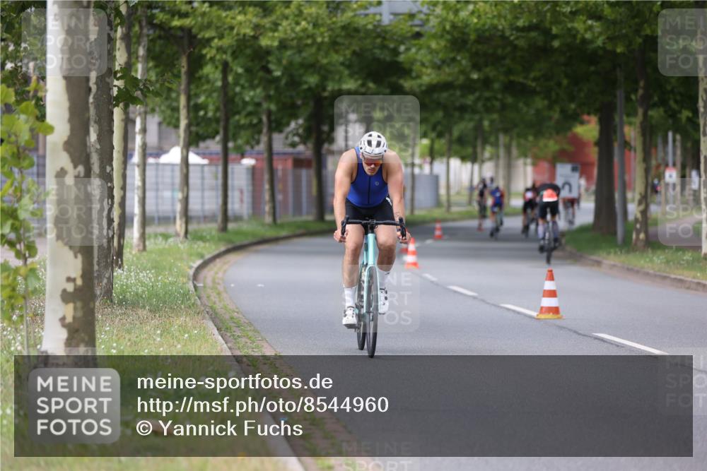10.08.2025 - GEWOBA Citytriathlon Bremen Yannick Fuchs http://msf.ph/oto/8544960 10.08.2025 12:56:13 Radfahren 589, 662, 764, 765, 784, 844, 1024, 1025 meine-sportfotos.de