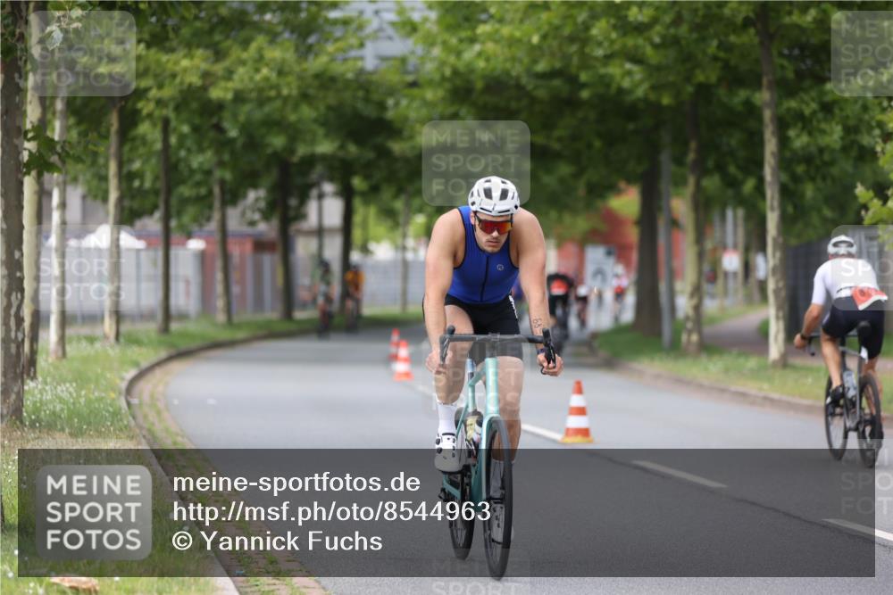 10.08.2025 - GEWOBA Citytriathlon Bremen Yannick Fuchs http://msf.ph/oto/8544963 10.08.2025 12:56:14 Radfahren 589, 662, 764, 765, 784, 844, 1024, 1025 meine-sportfotos.de
