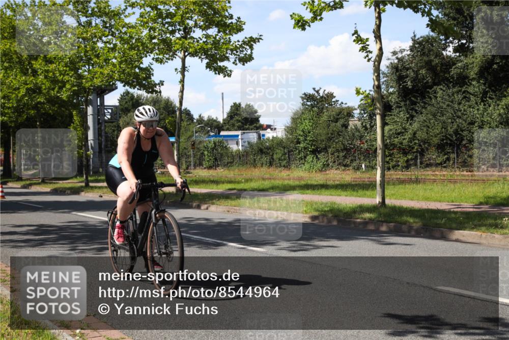 10.08.2025 - GEWOBA Citytriathlon Bremen Yannick Fuchs http://msf.ph/oto/8544964 10.08.2025 14:57:39 Radfahren 340, 398, 413, 420, 437, 452 meine-sportfotos.de