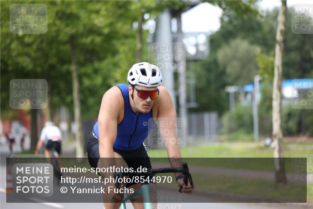 10.08.2025 - GEWOBA Citytriathlon Bremen Yannick Fuchs http://msf.ph/oto/8544970 10.08.2025 12:56:14 Radfahren 589, 662, 764, 765, 784, 844, 1024, 1025 meine-sportfotos.de