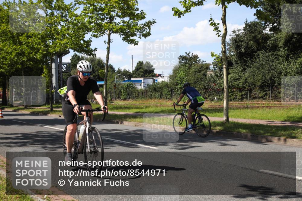10.08.2025 - GEWOBA Citytriathlon Bremen Yannick Fuchs http://msf.ph/oto/8544971 10.08.2025 14:57:40 Radfahren 340, 398, 413, 420, 437, 452 meine-sportfotos.de