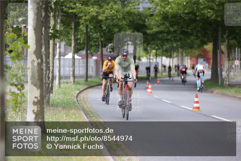 10.08.2025 - GEWOBA Citytriathlon Bremen Yannick Fuchs http://msf.ph/oto/8544974 10.08.2025 12:56:19 Radfahren 555, 567, 589, 662, 678, 721, 764, 784, 814, 844, 1024, 1025 meine-sportfotos.de