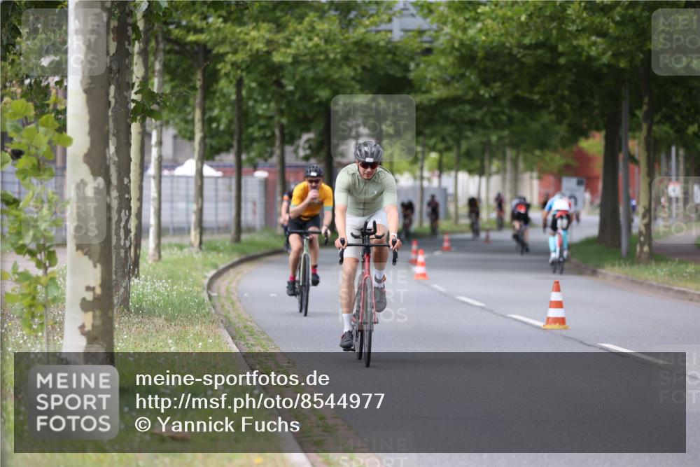 10.08.2025 - GEWOBA Citytriathlon Bremen Yannick Fuchs http://msf.ph/oto/8544977 10.08.2025 12:56:19 Radfahren 555, 567, 589, 662, 678, 721, 764, 784, 814, 844, 1024, 1025 meine-sportfotos.de
