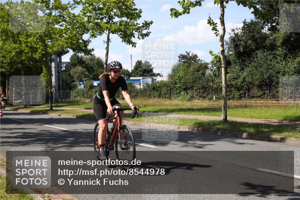 10.08.2025 - GEWOBA Citytriathlon Bremen Yannick Fuchs http://msf.ph/oto/8544978 10.08.2025 14:57:50 Radfahren 398, 420, 437, 452 meine-sportfotos.de