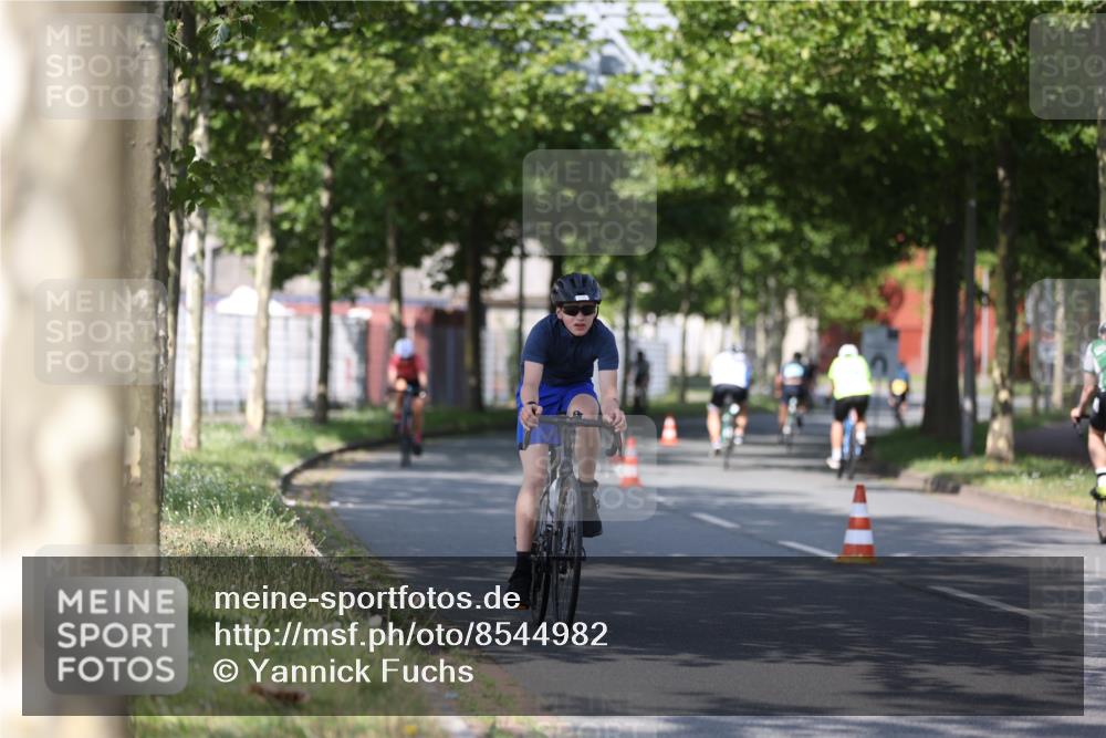 10.08.2025 - GEWOBA Citytriathlon Bremen Yannick Fuchs http://msf.ph/oto/8544982 10.08.2025 11:02:23 Radfahren 61, 195, 237, 484 meine-sportfotos.de