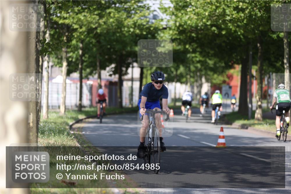 10.08.2025 - GEWOBA Citytriathlon Bremen Yannick Fuchs http://msf.ph/oto/8544985 10.08.2025 11:02:24 Radfahren 61, 195, 237, 484 meine-sportfotos.de