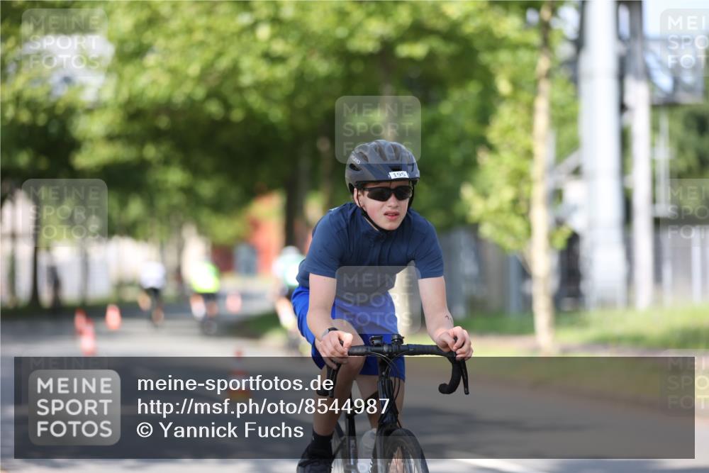 10.08.2025 - GEWOBA Citytriathlon Bremen Yannick Fuchs http://msf.ph/oto/8544987 10.08.2025 11:02:25 Radfahren 61, 195, 237, 484 meine-sportfotos.de