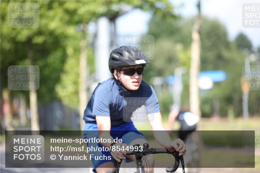 10.08.2025 - GEWOBA Citytriathlon Bremen Yannick Fuchs http://msf.ph/oto/8544993 10.08.2025 11:02:25 Radfahren 61, 195, 237, 484 meine-sportfotos.de