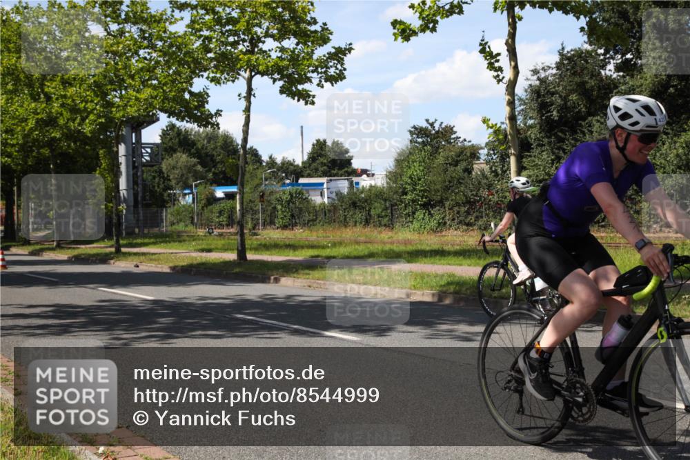 10.08.2025 - GEWOBA Citytriathlon Bremen Yannick Fuchs http://msf.ph/oto/8544999 10.08.2025 14:58:42 Radfahren 319, 421, 521 meine-sportfotos.de