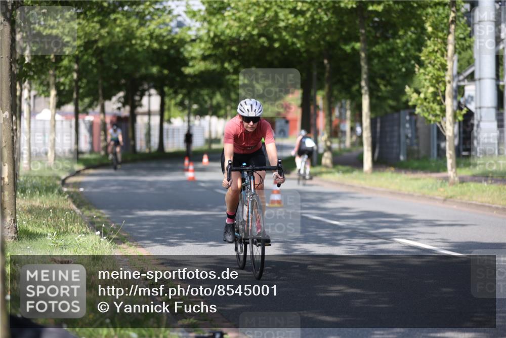 10.08.2025 - GEWOBA Citytriathlon Bremen Yannick Fuchs http://msf.ph/oto/8545001 10.08.2025 11:02:28 Radfahren 61, 195, 237, 484 meine-sportfotos.de