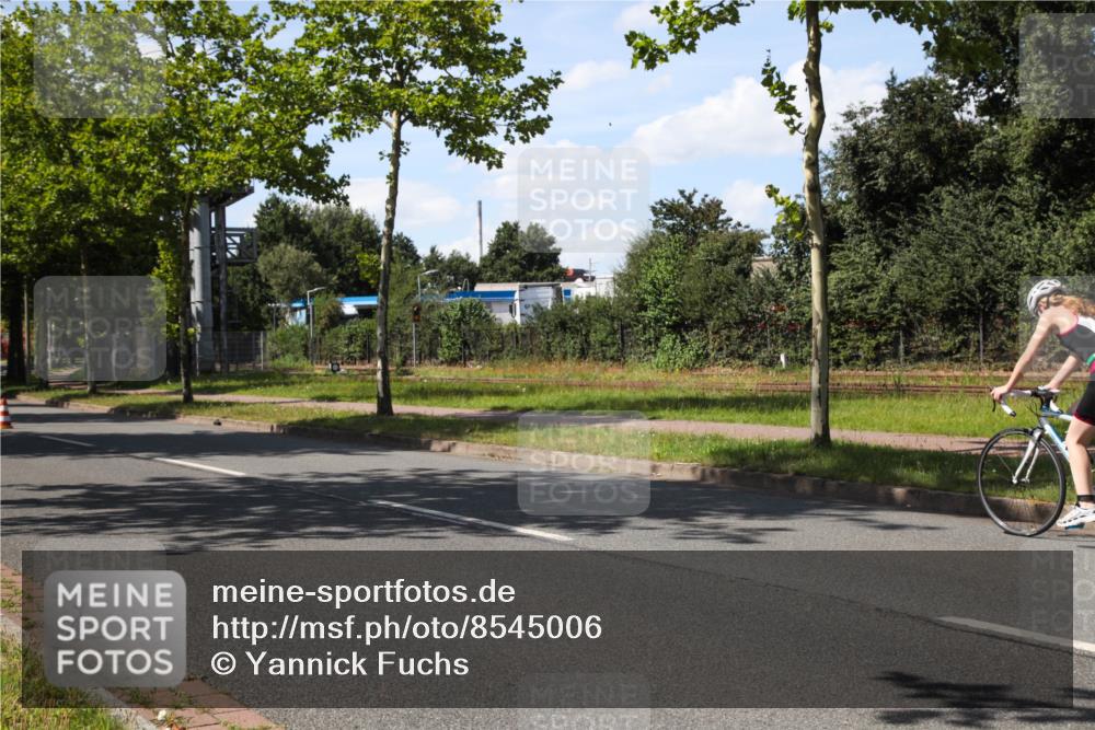 10.08.2025 - GEWOBA Citytriathlon Bremen Yannick Fuchs http://msf.ph/oto/8545006 10.08.2025 14:58:53 Radfahren 319, 521 meine-sportfotos.de