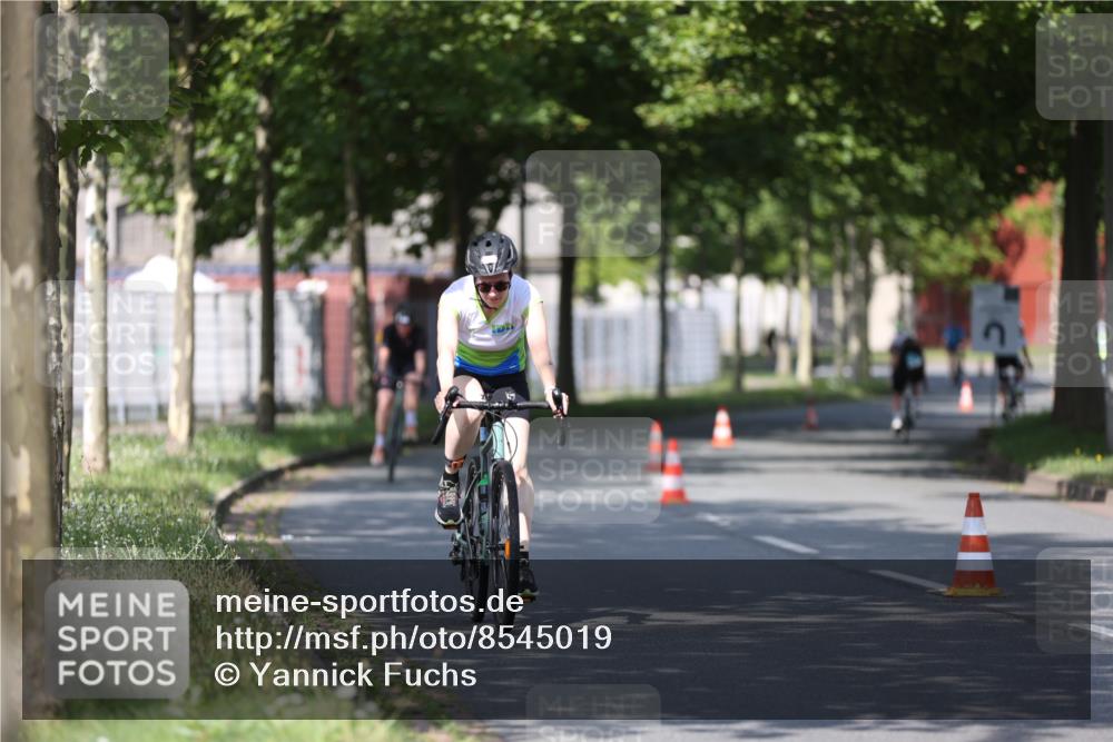 10.08.2025 - GEWOBA Citytriathlon Bremen Yannick Fuchs http://msf.ph/oto/8545019 10.08.2025 11:02:32 Radfahren 61, 195, 237, 484 meine-sportfotos.de