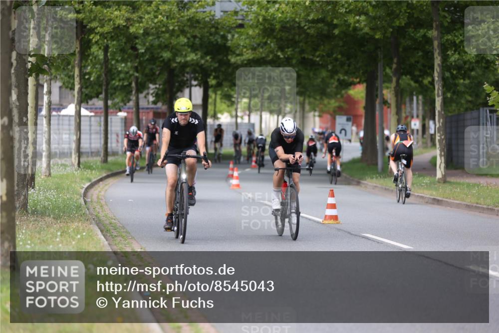 10.08.2025 - GEWOBA Citytriathlon Bremen Yannick Fuchs http://msf.ph/oto/8545043 10.08.2025 12:56:25 Radfahren 555, 567, 589, 678, 706, 721, 737, 764, 772, 782, 814, 831, 844 meine-sportfotos.de
