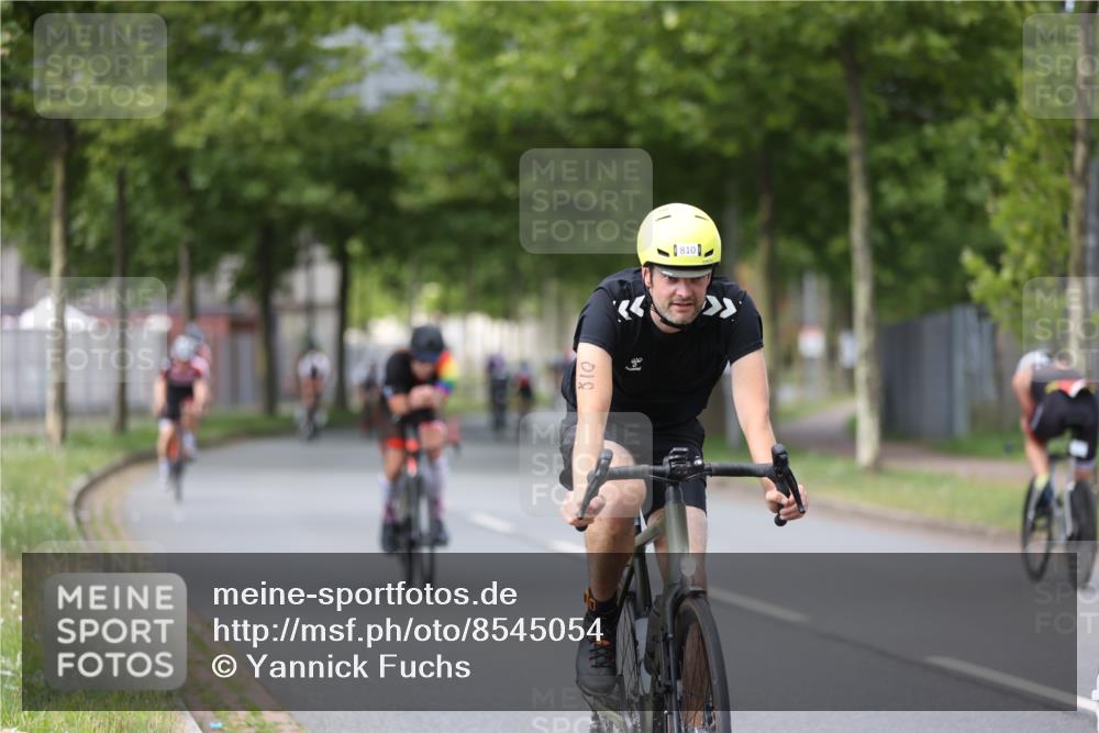 10.08.2025 - GEWOBA Citytriathlon Bremen Yannick Fuchs http://msf.ph/oto/8545054 10.08.2025 12:56:26 Radfahren 555, 567, 589, 678, 706, 721, 737, 764, 772, 782, 814, 831, 844 meine-sportfotos.de