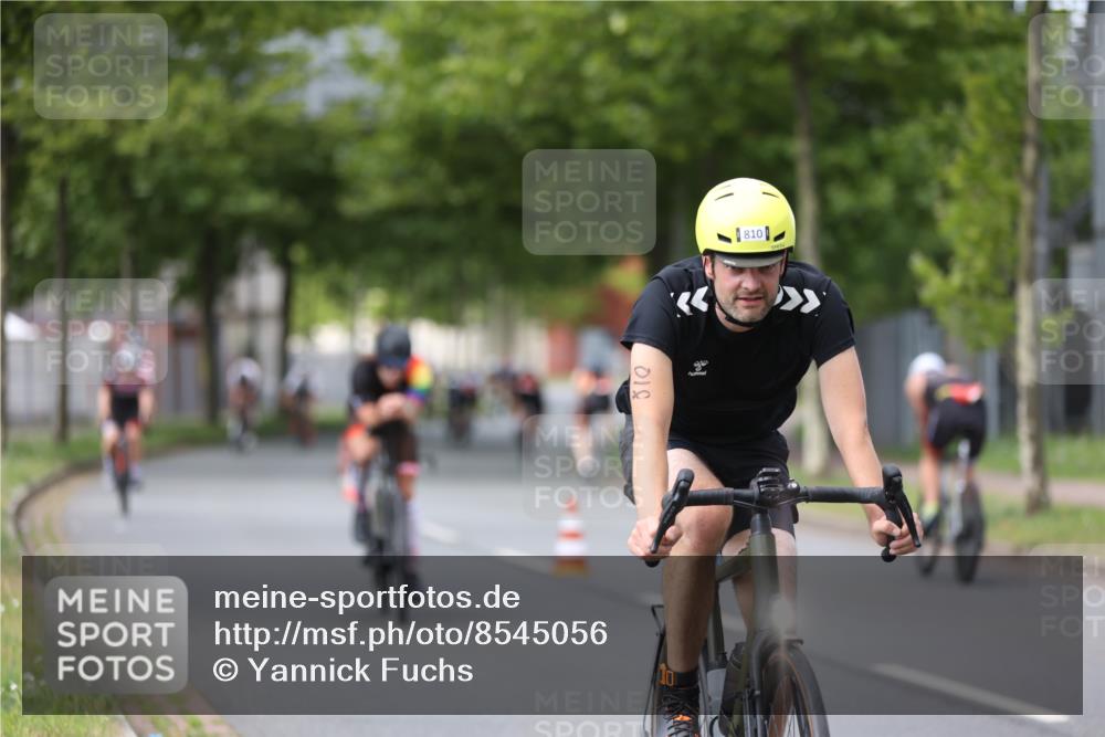 10.08.2025 - GEWOBA Citytriathlon Bremen Yannick Fuchs http://msf.ph/oto/8545056 10.08.2025 12:56:26 Radfahren 555, 567, 589, 678, 706, 721, 737, 764, 772, 782, 814, 831, 844 meine-sportfotos.de