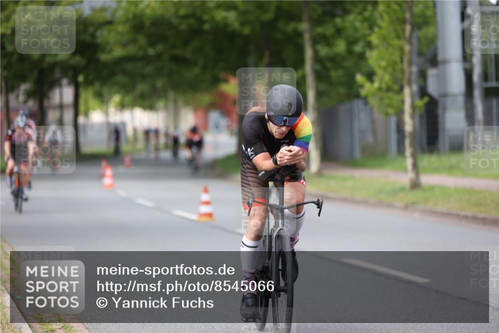 10.08.2025 - GEWOBA Citytriathlon Bremen Yannick Fuchs http://msf.ph/oto/8545066 10.08.2025 12:56:27 Radfahren 555, 567, 589, 678, 706, 721, 737, 749, 764, 772, 782, 814, 831, 844 meine-sportfotos.de