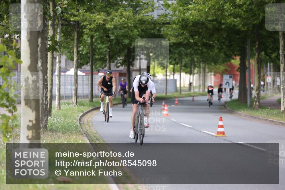 10.08.2025 - GEWOBA Citytriathlon Bremen Yannick Fuchs http://msf.ph/oto/8545098 10.08.2025 12:56:31 Radfahren 555, 567, 678, 706, 721, 737, 749, 764, 772, 782, 814, 831, 844 meine-sportfotos.de