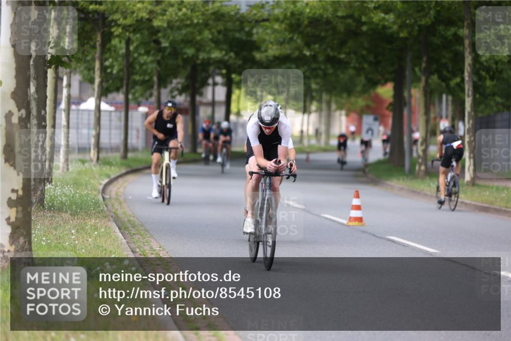 10.08.2025 - GEWOBA Citytriathlon Bremen Yannick Fuchs http://msf.ph/oto/8545108 10.08.2025 12:56:31 Radfahren 555, 567, 678, 706, 721, 737, 749, 764, 772, 782, 814, 831, 844 meine-sportfotos.de