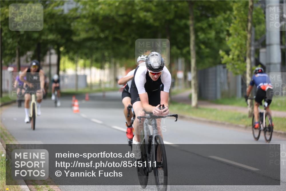10.08.2025 - GEWOBA Citytriathlon Bremen Yannick Fuchs http://msf.ph/oto/8545111 10.08.2025 12:56:32 Radfahren 555, 567, 678, 706, 721, 737, 749, 764, 772, 782, 814, 831, 844 meine-sportfotos.de