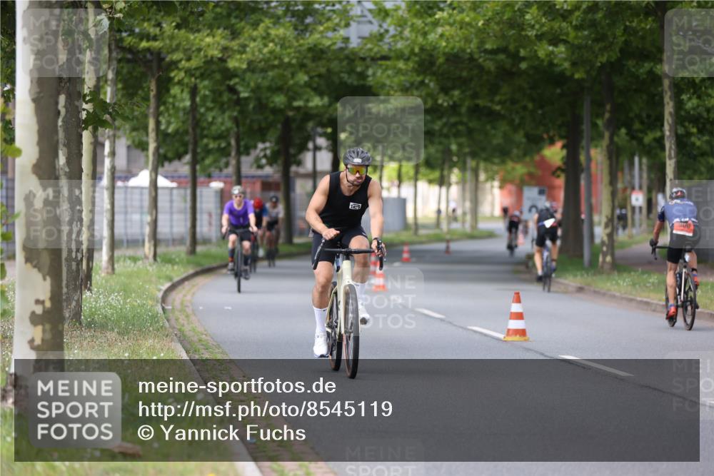 10.08.2025 - GEWOBA Citytriathlon Bremen Yannick Fuchs http://msf.ph/oto/8545119 10.08.2025 12:56:33 Radfahren 555, 567, 678, 706, 721, 737, 749, 764, 772, 782, 814, 831, 844 meine-sportfotos.de