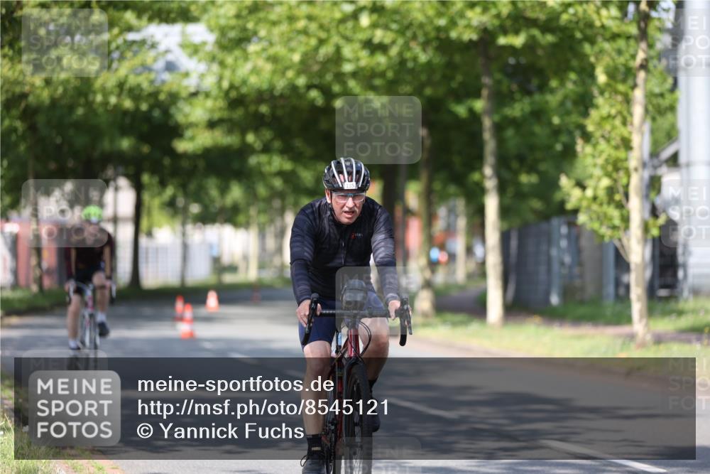 10.08.2025 - GEWOBA Citytriathlon Bremen Yannick Fuchs http://msf.ph/oto/8545121 10.08.2025 11:02:53 Radfahren 23, 53, 135, 223 meine-sportfotos.de