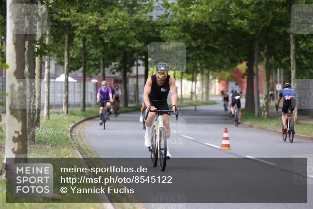 10.08.2025 - GEWOBA Citytriathlon Bremen Yannick Fuchs http://msf.ph/oto/8545122 10.08.2025 12:56:33 Radfahren 555, 567, 678, 706, 721, 737, 749, 764, 772, 782, 814, 831, 844 meine-sportfotos.de