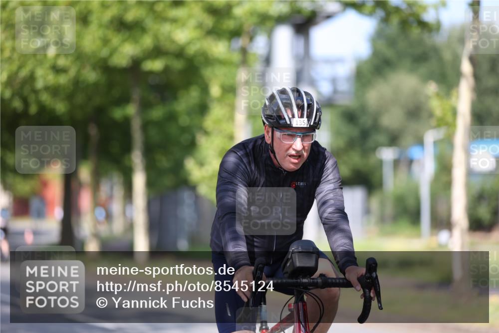 10.08.2025 - GEWOBA Citytriathlon Bremen Yannick Fuchs http://msf.ph/oto/8545124 10.08.2025 11:02:54 Radfahren 23, 53, 135, 223 meine-sportfotos.de